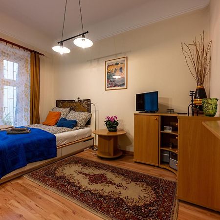 A Quiet Studio In The Heart Of The City Budapeste Exterior foto