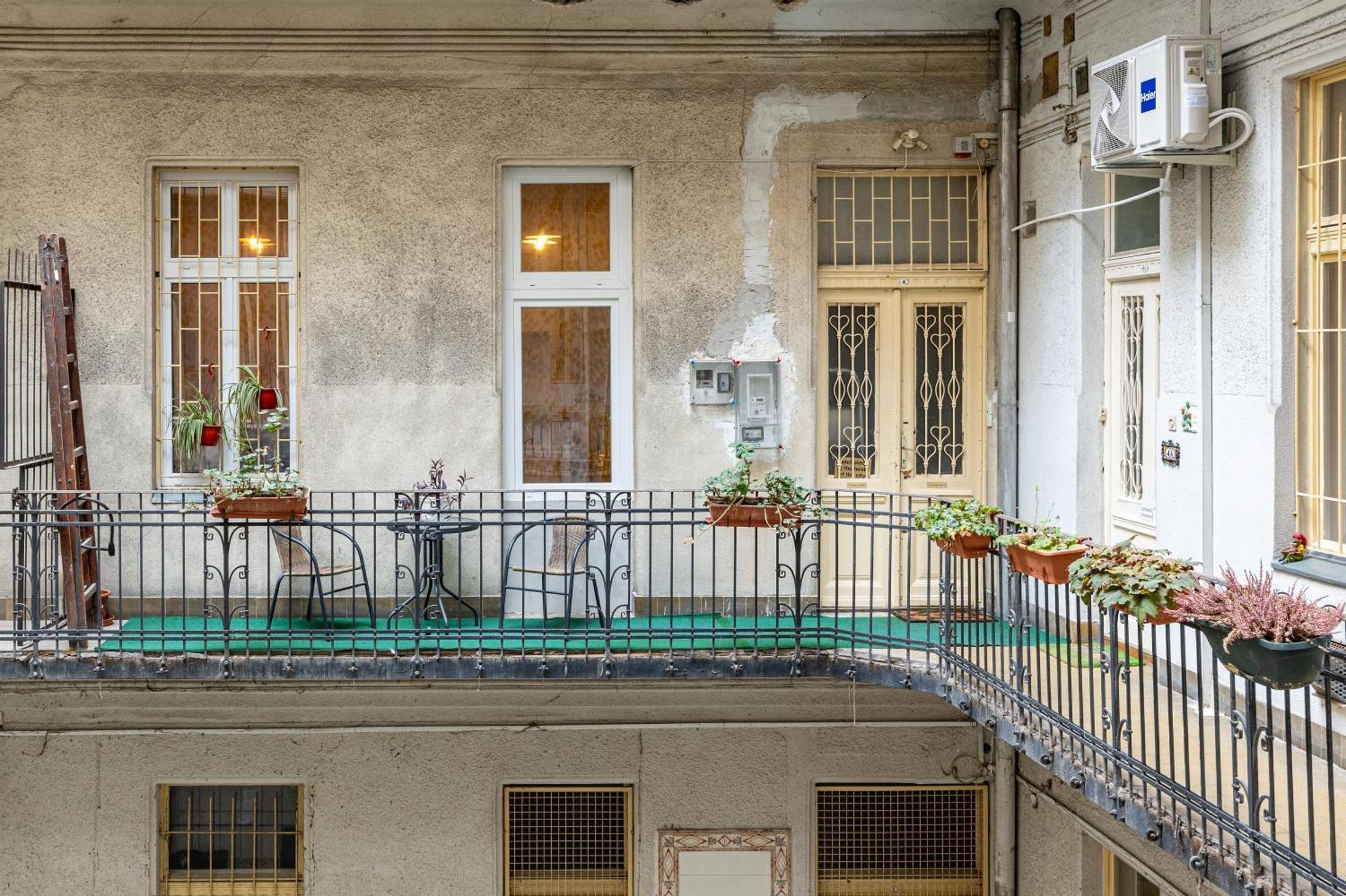 A Quiet Studio In The Heart Of The City Budapeste Exterior foto