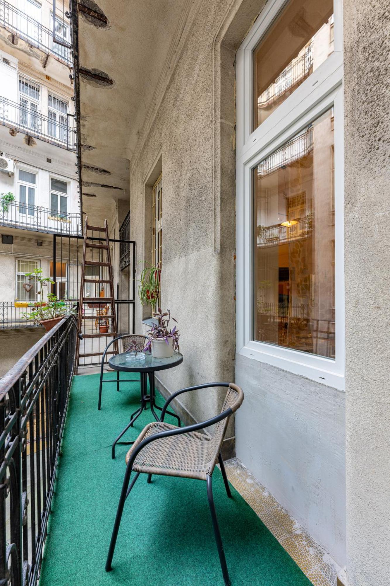 A Quiet Studio In The Heart Of The City Budapeste Exterior foto
